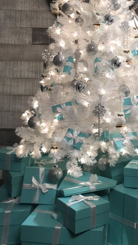 Tiffany And Co Christmas Tree, Tiffany Blue Christmas Decorations, Tiffany And Co Christmas, Tiffany Blue Christmas, Tiffany Wallpaper, Tiffany Blue Wallpapers, Tiffany Christmas, Blue Christmas Tree Decorations, Tiffany Theme