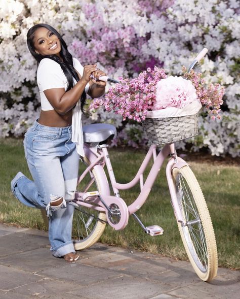 Spring Birthday Photoshoot, Bicycle Photoshoot, Reginae Carter, Beautiful Photoshoot Ideas, Spring Photoshoot, Spring Birthday, Birthday Party Theme Decorations, Spring Photos, Beauty Shoot