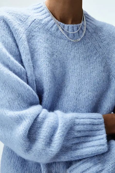 Light Blue Winter Outfit, Light Blue Sweater Outfit, Blue Jumper Outfit, Knit Sweater Outfit Winter, Blue Outfit Winter, Blue Jumpers, Blue Sweater Outfit, Sweater Street Style, Woolen Tops