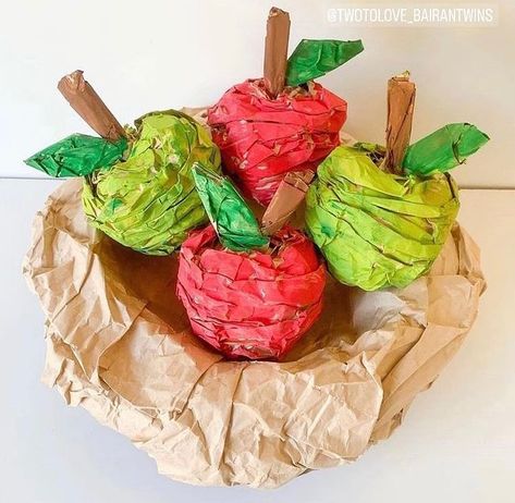 3d Paper Apple Craft, Fruit Diy Crafts, Apple Arts And Crafts For Kids, Fruits Crafts For Kids, 3d Apple Craft, Recycled Activities, Diy Apples, Apple Crafts For Kids, Sukkot Activities