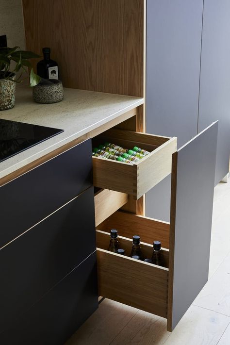 Modern Pantry, Modern Kitchen Storage, Pantry Organisation, Joinery Design, Kabinet Dapur, Spice Drawer, Kitchen Showroom, Kitchen Organisation, Kitchen Cabinet Styles