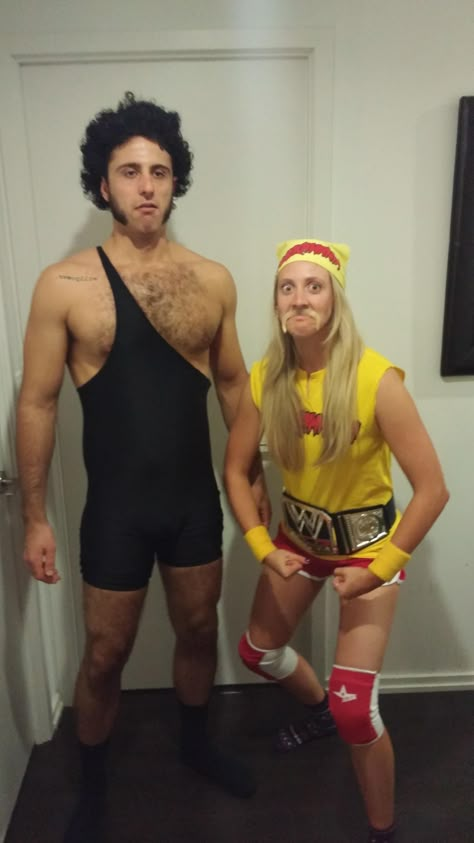 Hulk Hogan and Andre the Giant Hulk Hogan Costume, Wwe Costumes, Wrestling Costumes, Costume Box, 90s Halloween Costumes, Funny Couple Halloween Costumes, Couple Cosplay, Themed Halloween Costumes, Couple Costumes