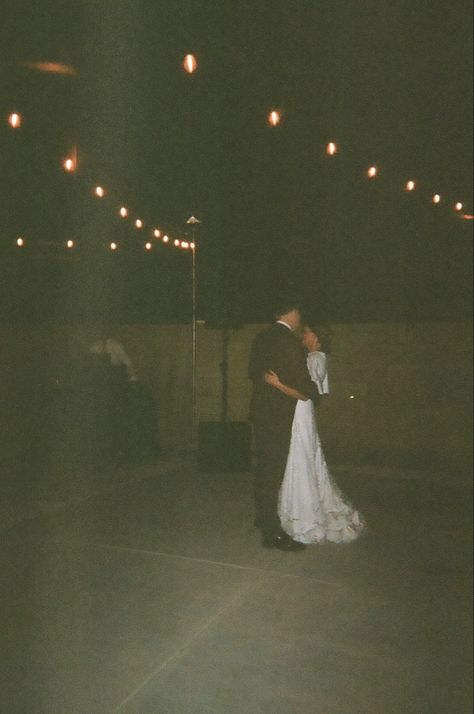 First Dance Aesthetic Wedding, Wedding Film Camera Ideas, Film Camera Wedding Photos, Wedding First Dance Aesthetic, Wedding Disposable Camera Photos, Digital Camera Wedding Photos, Wedding Digital Camera, Digital Camera Wedding, Film Camera Wedding Photography