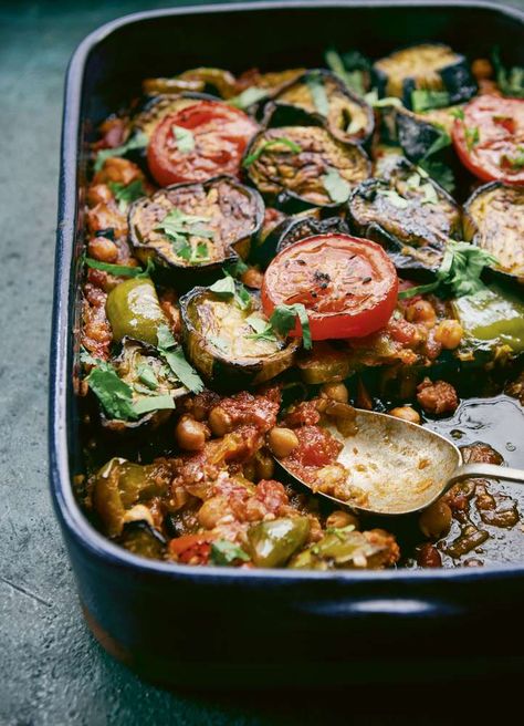 Healthy Arabic Recipes, Palestian Food, Gaps Snacks, Arabic Kitchen, Apartment Meals, Tomato Bake, Dinner 2023, Yotam Ottolenghi Recipes, East Recipes