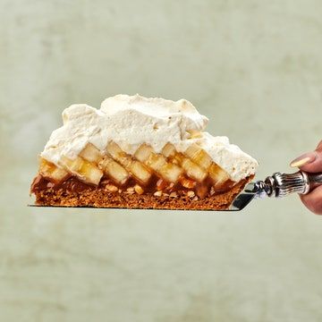 Bananas Foster Pie, Bananoffee Pie, Baked Graham Cracker Crust, Antipasto Recipes, Banana Desserts, Banoffee Pie Recipe, Thanksgiving Pie Recipes, Honey Roasted Peanuts, Salted Nuts