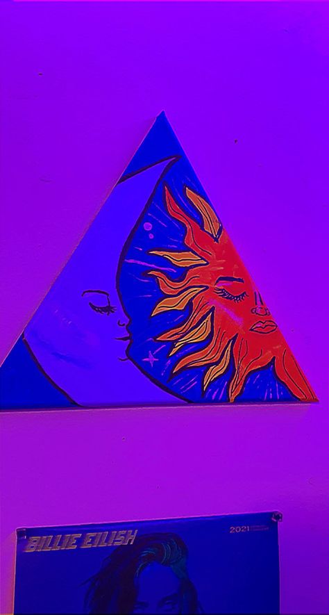 Triangle Canvas Painting Ideas, Triangle Canvas Painting, Lewandowski Bayern, Triangle Canvas, Paintings Ideas, Drawing Inspo, Amazing Art Painting, Diy Canvas Art, Diy Canvas