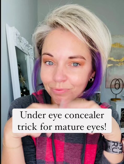 No Crease Concealer Under Eyes, Kln Beauty, Ways To Change Your Look, Applying Concealer, Green Concealer, Concealer Tricks, Baggy Eyes, Makeup Tips For Older Women, Artist Tips