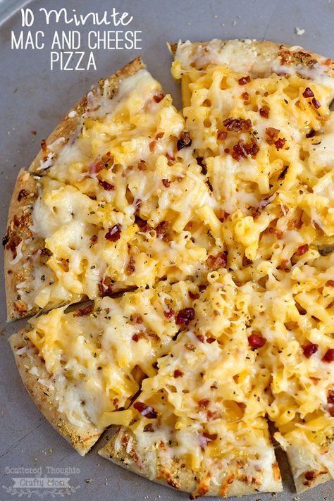 Mac And Cheese Pizza, Cheese Pizza Recipe, Creative Pizza, Recipes Pizza, Dough Pizza, Oven Outdoor, Easy Mac And Cheese, Dough Recipes, Pizza Recipes Homemade