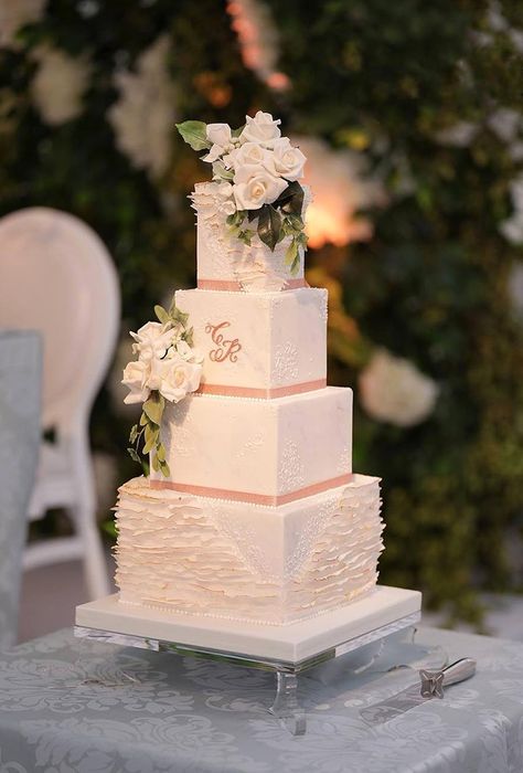 Mendoza Wedding, Cake Serving Chart, Acrylic Cake Stands, Backyard Celebration, Wedding Cake Display, Beautiful Wedding Cake, Quinceanera Cakes, Square Wedding Cakes, Wedding Cake Photos