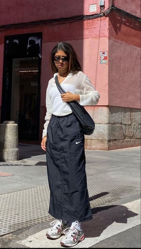 Cargo Skirt Outfit, Outfit Streetwear, Fashion Top Outfits, Streetwear Aesthetic, Women Outfit, Modest Fashion Outfits, Woman Fashion, Style Women, Casual Style Outfits