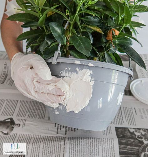 Paint Garden Pots, Diy Painted Vases, Vasos Vintage, Tattoo Plant, Diy Concrete Planters, Planter Project, Concrete Diy Projects, Diy Flower Pots, Stone Planters