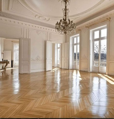 Parisian Interior, French Apartment, London Townhouse, Empty Room, Parisian Apartment, Paris Apartments, White French, Dream Apartment, Elle Decor