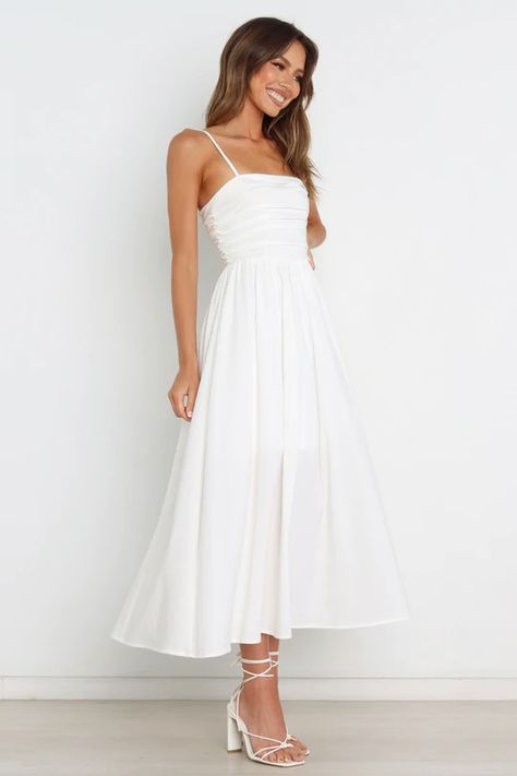 Casual Reception Outfit, White Long Flowy Dress, Tea Length White Dress, A Line White Dress, White Sundress Wedding, White Long Dresses, Witch Dresses, Midi Bridal Dress, White Dress Flowy