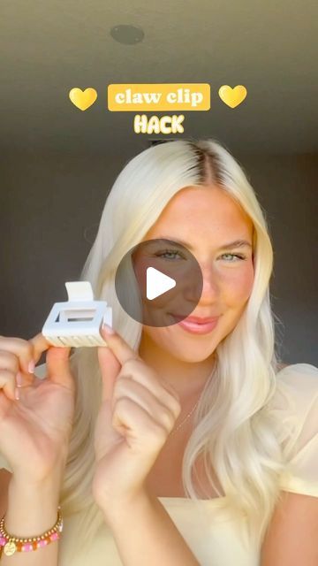 taylor pfeffer on Instagram: "saw this on Pinterest & had to try it!!☺️💛🎀 this hack will add more volume to your claw clip hairstyle!!" Claw Clip With Hat Short Hair, Hair Styles With Mini Claw Clips, Hair Styles Hacks, Tiny Claw Clip Hairstyles, Claw Clip With Hat Tutorial, Claw Clip Hacks, Claw Clip With Hat, Claw Clip Volume Hack, Claw Clip Hack For Thick Long Hair