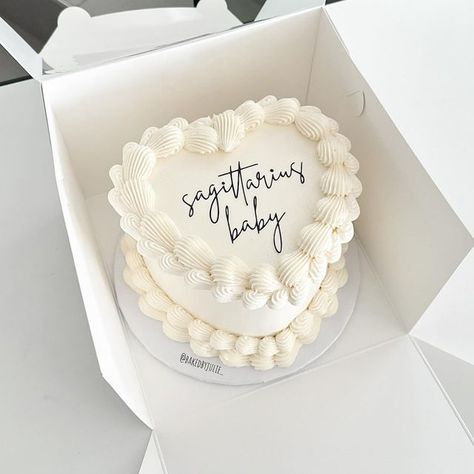 27th Birthday Cake, 29th Birthday Cakes, Cakes Cute, Sagittarius Baby, Bolo Vintage, Sagittarius Birthday, 38th Birthday, Heart Cakes, 21st Party