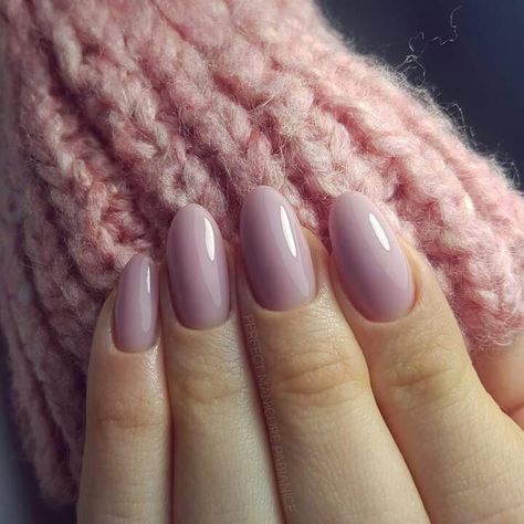 Shellac Nude Nails, Nude Nails Almond, Nails Almond, Minimalist Nails, Classy Nails, Chic Nails, Fancy Nails, Gorgeous Nails, Nude Nails