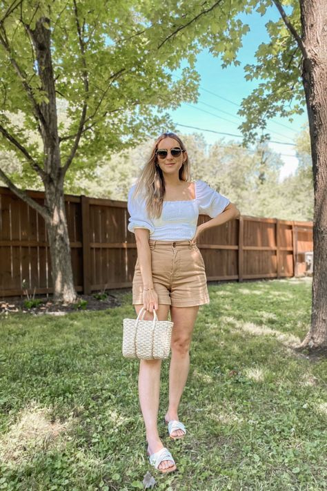 Neutral, summer outfit with Everlane Way High Shorts, a white puff sleeve top, straw bag, and white slide sandals. #michelletomczakblog White Puff Sleeve Top Outfit, White Slides Outfit, Casual Hot Day Outfit Summer, Puffed Sleeves Outfit, Puff Sleeves Outfit, Puff Sleeve Top Outfit, Shorts Styling, White Slide Sandals, Hot Day Outfit