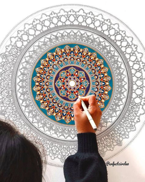 Mandala Head (Mandala Art) (@mandalahead) • Instagram photos and videos Ornate Mandala, Kutch Work Designs, Easy Mandala Drawing, Mandala Doodle, Mandala Art Therapy, Simple Mandala, Mandala Design Pattern, Mandala Art Lesson, Free Hand Rangoli Design