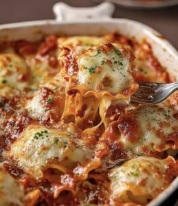 Million Dollar Ravioli, Easy Cooking Ideas, Ravioli Casserole, Chicken Casserole Easy, Homemade Spaghetti Sauce, Cheesy Casserole, Homemade Spaghetti, Best Pasta Recipes, Pasta Dinners