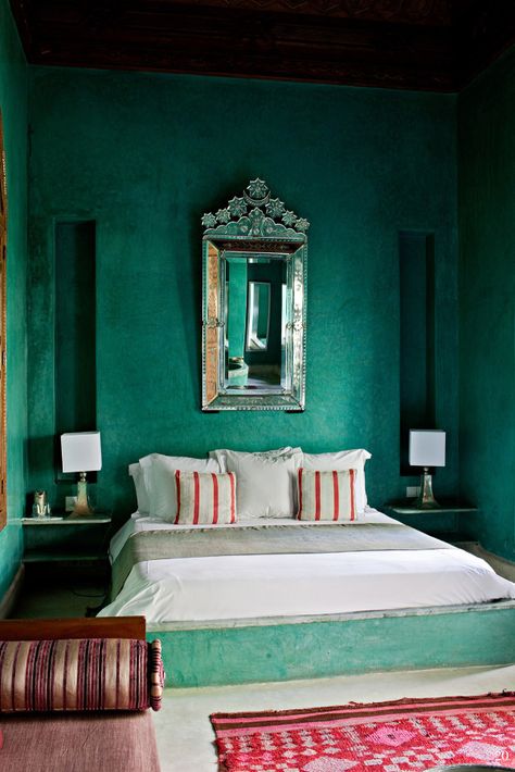 Moroccan inspired bed room with emerald green walls and pops of red. Raging Sea, Green Bedroom Walls, Paint Inspo, Moroccan Bedroom, Green Walls, Shades Of Teal, Design Hotel, Green Rooms, Moroccan Decor