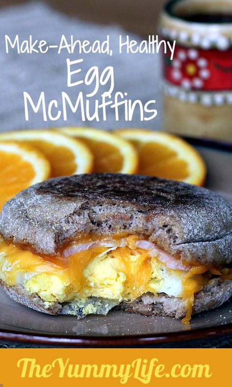 MAKE-AHEAD, HEALTHY, EGG McMUFFIN COPYCATS. A grab-and-go breakfast with reduced calories & fat. Resep Makanan Beku, Project Mc2, Menu Sarapan Sehat, Egg Mcmuffin, Healthy Eggs, Breakfast And Brunch, Think Food, Snacks Für Party, Idee Pasto Sano