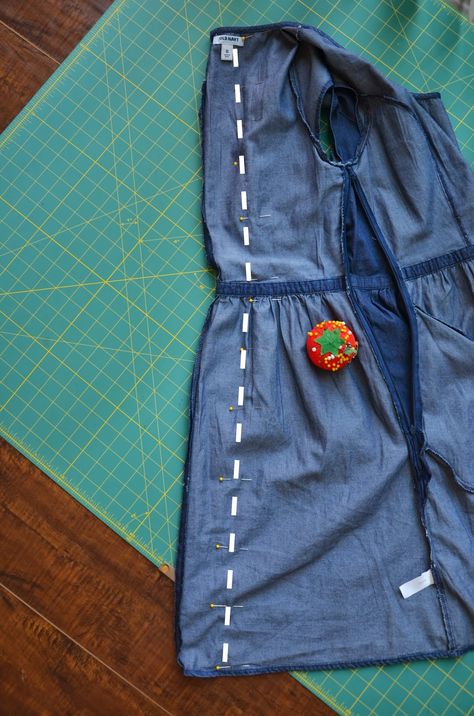 Merrick's Art // Style + Sewing for the Everyday Girl: RESIZING AN OVERSIZED, SIDE-ZIPPERED DRESS (TUTORIAL) How To Take In A Dress On The Sides, Take In Dress, How To Take In A Dress, Taking In A Dress, Take In A Dress, Diy Alterations, Refashion Dress, Merricks Art, Dress Sew