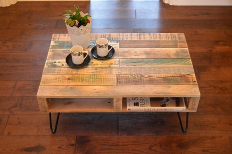 Palette Coffee Table, Minwax Stain Colors, Pallet Wood Coffee Table, Palette Furniture, Pallet Home Decor, Center Table Living Room, Sitting Room Decor, Minwax Stain, Diy Boho Decor