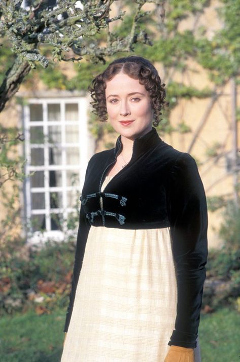 Jennifer Ehle as Elizabeth Bennet in Pride and Prejudice (1995). #JenniferEhle #ElizabethBennet #Prideandprejudice #1995 #tvminiseries #series Jennifer Ehle Elizabeth Bennet, Elizabeth Bennet Jennifer Ehle, Elizabeth Bennet 1995, Jane Austen Costume, Pride And Prejudice Elizabeth, Pride And Prejudice 1995, Historical Aesthetic, Jennifer Ehle, Pride And Prejudice And Zombies