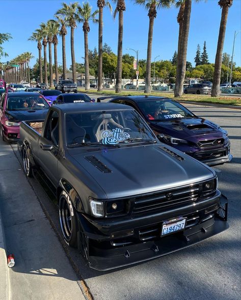 Nissan Trucks Old, Slammed Mini Trucks, Toyota Mini Truck, Mini Trucks Mazda, Drift Truck, Toyota Pickup 4x4, Single Cab Trucks, Custom Car Accessories, Lowrider Trucks