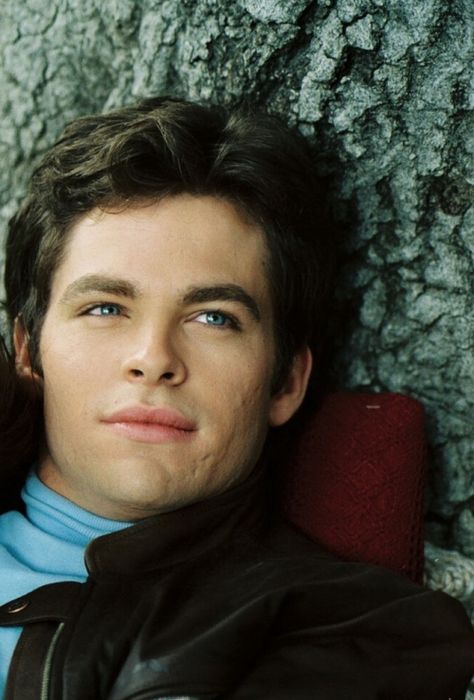 Nicholas Devereux -Princess Diaries 2 Young Chris Pine, Chris Pine Princess Diaries, Princess Diaries 2, Diary Movie, The Princess Diaries, Zachary Quinto, Princess Diaries, Royal Engagement, Chris Pine