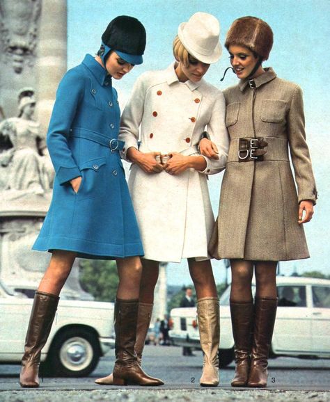 1960s coats blue white brown tan modern mod style twiggy like structured 60s Winter Fashion, Mods Style, Outfits 60s, 60s Mod Fashion, 60’s Fashion, Kawaii Clothes Goth, 60s Women, Casual Attire For Women, 60s And 70s Fashion