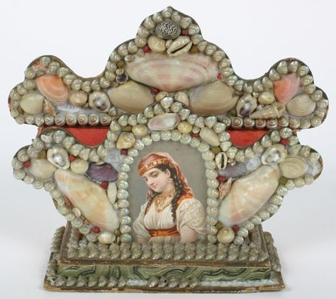 Shell Art letter holder Victorian Shell Art, Antique Vignettes, Vintage Shell Art, Shell Furniture, French Candy, Seashell Ideas, Artisan Decor, Tim Holtz Crafts, Shell Craft