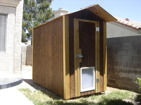 Article with photos showing construction of a 4 x 8 foot insulated and air conditioned shed for use as a doghouse, storage unit, playhouse, or music practice room. Music Practice Room, Air Conditioned Dog House, Dog House With Ac, Small Outdoor Shed, Large Dog Door, Outdoor Dog Area, Insulating A Shed, Diy Outdoor Bar, Dog Kennel Furniture