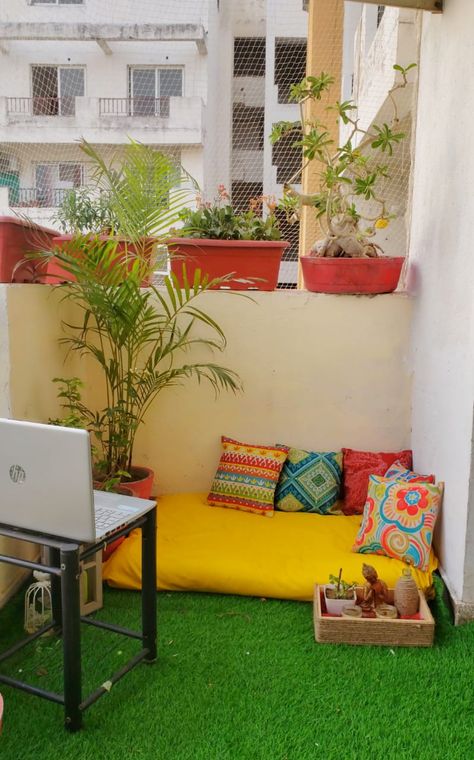 Diy Small Balcony, Lounge Living Room, Green Lounge, Small Balcony Garden, Budget Decor, Dream Yard, Small Balcony Decor, Apartment Balcony Decorating, Apartment Style