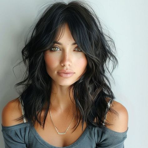 Womens Shag Haircut Medium, Dark Hair Haircut, Rambut Brunette, Layered Hair With Bangs, Long Dark Hair, Bob Haircuts For Women, Penteado Cabelo Curto, Hair Color And Cut, Long Layered Hair