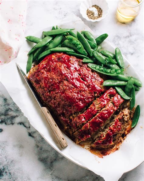 Ultimate Meatloaf By Tyler Florence Recipes Ultimate Meatloaf Recipe, Quick Easy Meatloaf Recipe, Meatloaf Sides, Meatloaf Side Dishes, Tyler Florence Recipes, Beef Entrees, Beef Meatloaf, Beef Meals, Tyler Florence