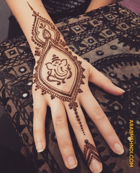 Arab Mehndi, Mehndi Design Easy, Simple Mehendi Designs, Henna Ideas, Beginner Henna Designs, Design Henna, Very Simple Mehndi Designs, Simple Mehndi Designs Fingers, Modern Mehndi Designs