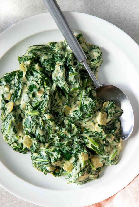 This vegan creamed spinach is as good as the real thing. It's creamy and flavorful with rich umami from the mushroom powder and nutritional yeast. Vegan Creamed Spinach, Using Nutritional Yeast, Side Dishes For Lunch, Vegetable Side Recipes, Melting Potatoes, Dried Porcini Mushrooms, Quick Side Dishes, Recipes For Chicken, Vegetarian Soup Recipes