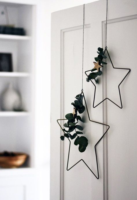 Nordic Christmas Decorations, Scandinavian Christmas Decorations, Grey Christmas, Deco Nature, Scandi Christmas, Navidad Diy, Nordic Christmas, Minimalist Christmas, Chic Christmas