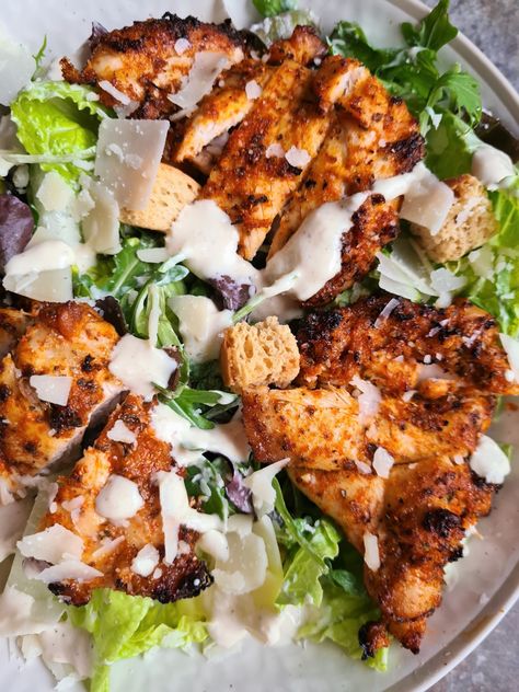 Easy Chicken Caesar Salad Chicken Seasoning For Caesar Salad, Caesar Salad Chicken Marinade, Chicken For Caesar Salad, Crispy Oven Baked Chicken Thighs, Oven Grilled Chicken, Lemon Marinade, Chicken Thighs In Oven, Oven Baked Chicken Thighs, Crispy Oven Baked Chicken