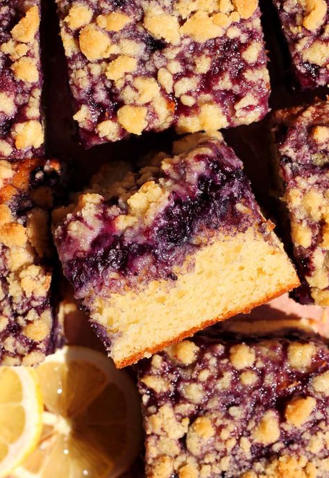 Blueberry Buckle Cake, Blueberry Recipe, Blueberry Crumb Cake, Crumb Coffee Cakes, Rustic Dessert, Crumb Cake Recipe, Blueberry Coffee, Blueberry Coffee Cake, Fruit Cakes