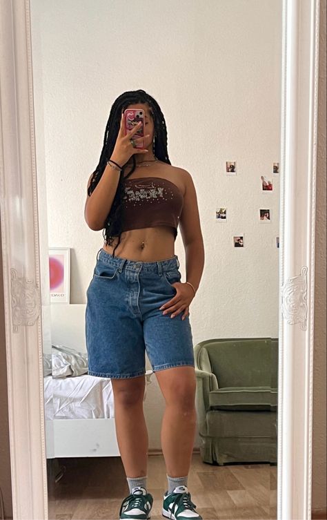 Y2k jorts nike dunks low green crop top fairy vintage streetstyle Outfits Jorts, Green Dunks, Nike Dunks Outfit, Pink Dunks, Dunk Outfit, Aesthetic Instagram Post, Nike Dunks Low, Jorts Outfit, Dunks Outfit