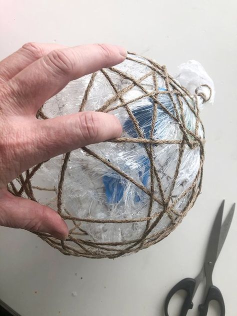 DIY: How to make fairy light lanterns Diy Orbs How To Make, Orb Lights, Twine Balls, Battery Powered Fairy Lights, Solar Lights Diy, Lights Diy, Blowing Up Balloons, Garden Balls, Outdoor Fairy Lights