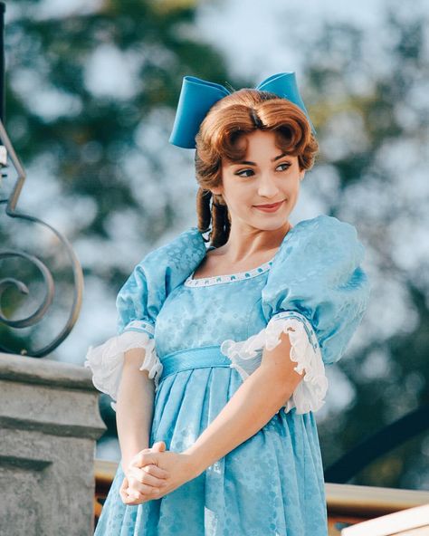 Wig Reference, Character Photoshoot, Wendy Peter Pan, Disney Characters Costumes, Wendy Darling, Peter And Wendy, Character Costume, Disney Face Characters, Princess Cosplay