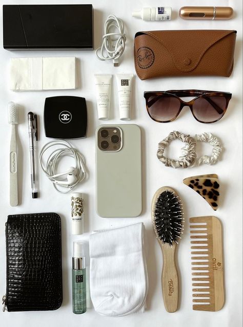 Traveling Bag Essentials, In The Bag Aesthetic, Travel Aesthetic Essentials, Whats In My Bag Vintage, Whats In Bag, What To Pack For Travel, What’s In My Handbag, What’s In My Bag Travel, Whats In My Bag Travel Edition