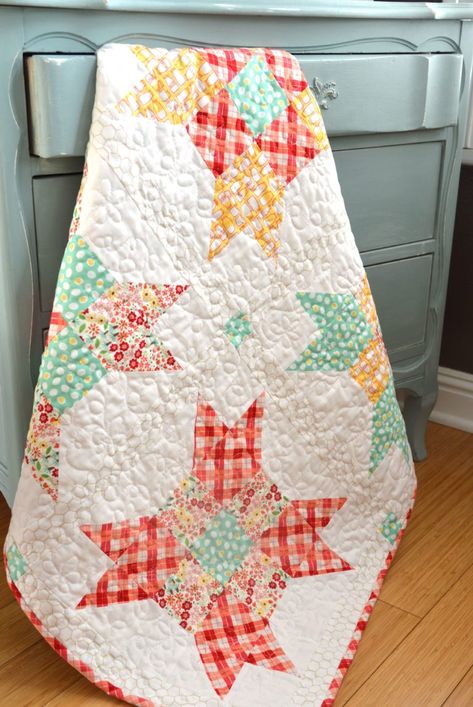 Free Baby Quilt Patterns, Fat Quarter Quilt Pattern, Quilts Blocks, Fat Quarter Quilt, Blog Art, Baby Quilt Patterns, Strip Quilts, Quilted Table, Pattern Ideas