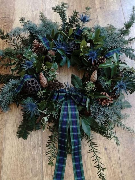 Eco Christmas Decorations, Tartan Christmas Decorations, Homemade Christmas Wreaths, Rustic Wreaths, Blue Autumn, Christmas Tartan, Lights For Christmas, Blue Christmas Decor, Winter Wreaths