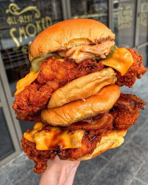 Eat Or Pass Food, Chicken Sammies, Hot Fried Chicken, Fatty Foods, Extreme Food, Fried Chicken Sandwich, Chicken Burger, Iconic Art, Food Babe