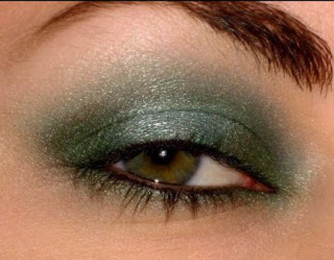 MAC Humid eyeshadow Mac Eyeshadow Palette, Mac Pigment, Silver Eyeshadow, Green Cosmetics, Mac Eyes, Glitter Pigment, Green Makeup, Pigment Eyeshadow, Green Eyeshadow