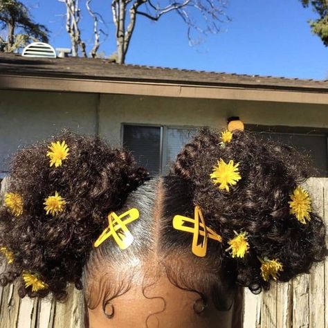 Hair Clips 90s, Curly Hair Accessories, Quick Natural Hair Styles, Cute Curly Hairstyles, Girls Natural Hairstyles, Braid Out, Hairdos For Curly Hair, Natural Curls Hairstyles, Natural Hair Styles Easy